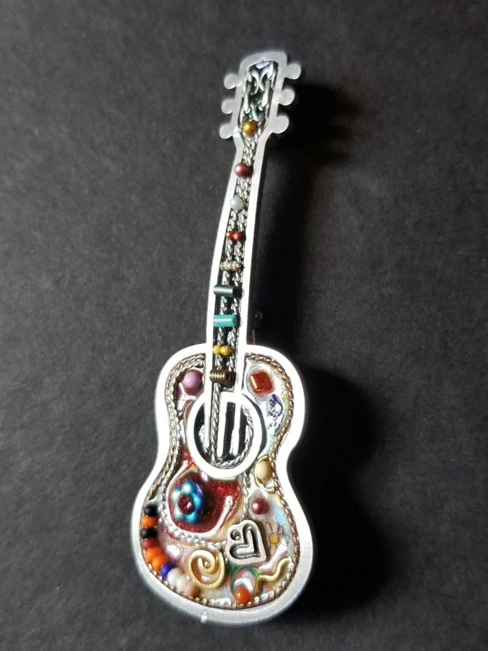 SEEKA GUITAR PIN